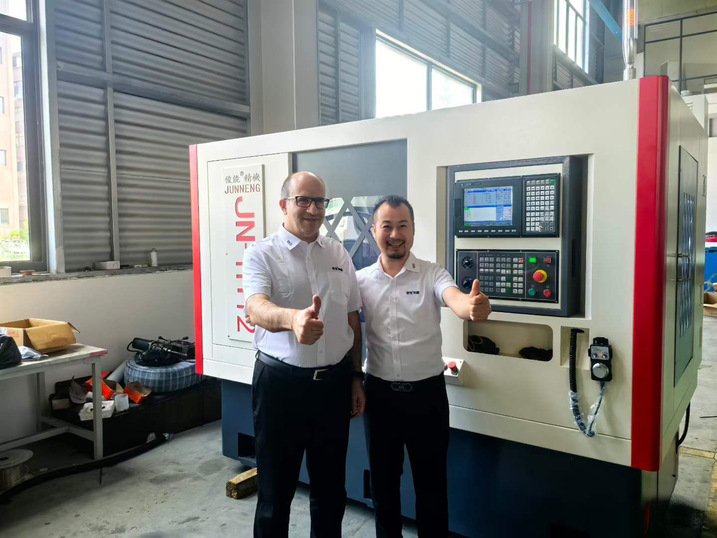 JN-HT12 十二轴卫浴水龙头加工设备剥皮机发往东欧